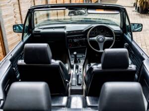 Bild 34/47 von BMW 320i (1990)