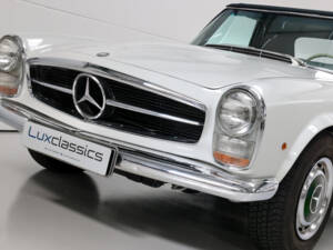 Image 15/31 of Mercedes-Benz 280 SL (1968)