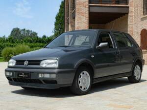 Immagine 1/45 di Volkswagen Golf IV 1.6 (1997)