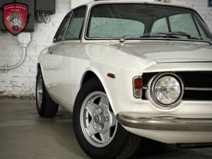 Immagine 17/53 di Alfa Romeo Giulia GT 1300 Junior (1970)