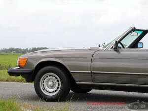 Image 22/42 of Mercedes-Benz 380 SL (1982)