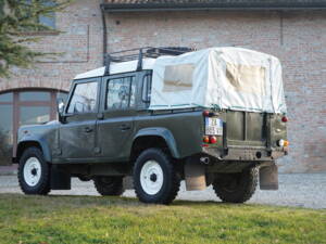 Bild 9/38 von Land Rover Defender 110 (2005)