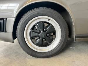 Image 49/71 de Porsche 911 SC 3.0 (1983)