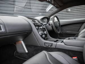 Image 35/50 of Aston Martin DBS (2011)