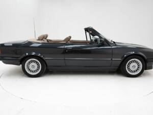 Image 9/15 of BMW 320i (1990)