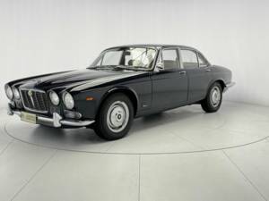 Image 1/7 de Jaguar XJ 6 2.8 (1971)