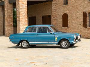 Image 11/50 of Ford Cortina GT (1965)