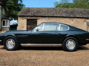 Image 2/17 of Aston Martin V8 (1976)