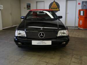 Imagen 8/41 de Mercedes-Benz SL 500 (1997)