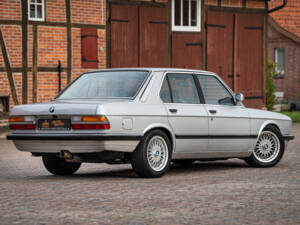 Bild 14/43 von BMW 525i (1986)