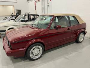 Image 11/11 de Volkswagen Golf Mk I Convertible 1.8 (1990)