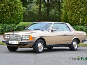 Image 9/50 of Mercedes-Benz 230 CE (1982)