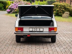 Image 17/63 of Mercedes-Benz 230&#x2F;6 (1974)