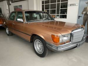 Image 2/26 of Mercedes-Benz 450 SEL (1974)