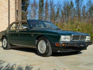 Image 2/50 of Daimler XJ 6 4.0 (1991)