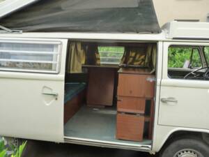 Image 41/100 of Volkswagen T2b Westfalia (1973)