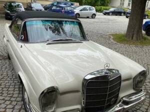 Bild 56/77 von Mercedes-Benz 250 SE (1966)