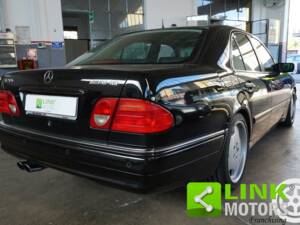 Afbeelding 6/10 van Mercedes-Benz E 55 AMG (1998)