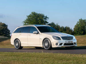 Immagine 11/50 di Mercedes-Benz C 63 AMG T (2009)