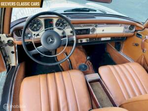 Image 9/12 of Mercedes-Benz 280 SL (1970)