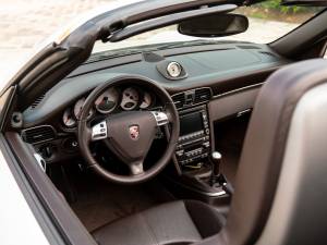 Image 17/50 of Porsche 911 Carrera S (2010)