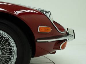 Image 13/15 of Jaguar Type E V12 (2+2) (1973)