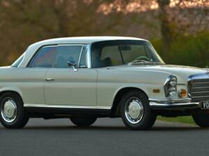 Image 3/50 of Mercedes-Benz 280 SE 3,5 (1971)
