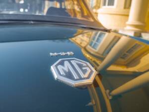 Image 30/50 of MG MGB GT (1974)