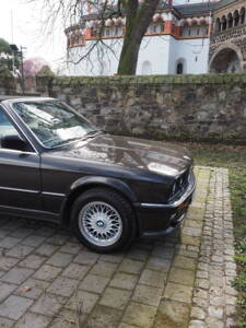 Image 6/40 of BMW 325i (1986)
