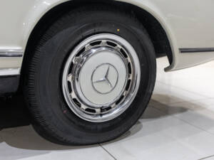 Image 28/74 of Mercedes-Benz 280 SL (1969)