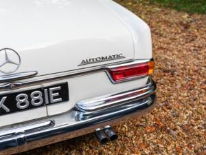 Image 21/46 de Mercedes-Benz 250 SE (1967)