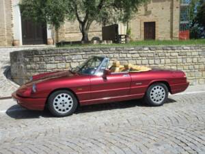 Immagine 4/26 di Alfa Romeo 2.0 Spider (1990)