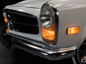 Image 21/23 of Mercedes-Benz 280 SL (1968)