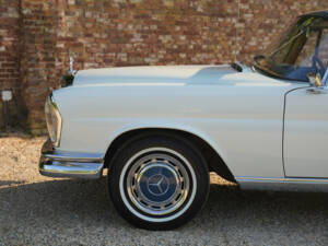 Image 30/50 of Mercedes-Benz 280 SE (1968)