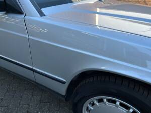 Image 56/89 de Mercedes-Benz 190 E 2.6 (1988)