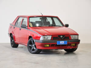 Image 1/39 de Alfa Romeo 75 2.0 Twin Spark (1990)