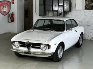 Immagine 29/53 di Alfa Romeo Giulia GT 1300 Junior (1970)