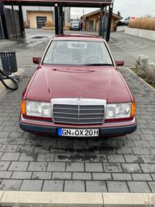 Image 7/36 of Mercedes-Benz 200 E (1991)