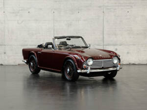 Imagen 3/24 de Triumph TR 4A IRS (1965)