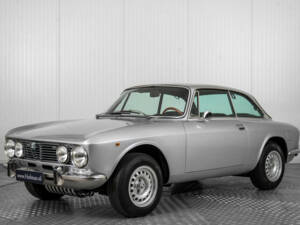 Bild 1/50 von Alfa Romeo 2000 GT Veloce (1975)