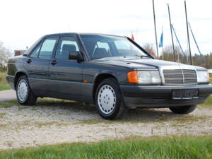 Afbeelding 6/50 van Mercedes-Benz 190 E 2.0 (1991)