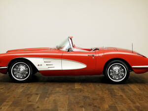 Image 2/24 of Chevrolet Corvette (1959)