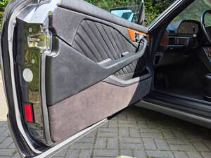 Afbeelding 10/31 van Mercedes-Benz 560 SEC (1991)