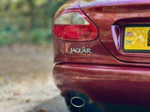 Image 38/50 of Jaguar XK8 4.0 (1998)