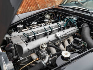 Image 21/25 of Aston Martin DB 5 (1964)