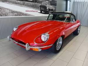 Image 3/18 de Jaguar E-Type (1969)