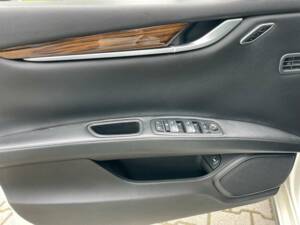 Image 13/18 of Maserati Ghibli (2014)