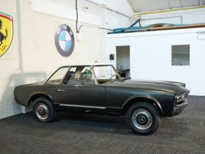 Image 21/47 de Mercedes-Benz 250 SL (1967)