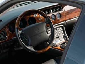 Image 25/39 of Jaguar XKR (2003)