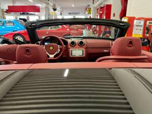 Afbeelding 17/19 van Ferrari California (2010)